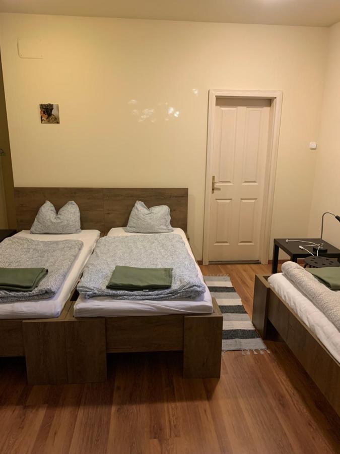 Ica Vendeghaz Apartment Sutto ภายนอก รูปภาพ